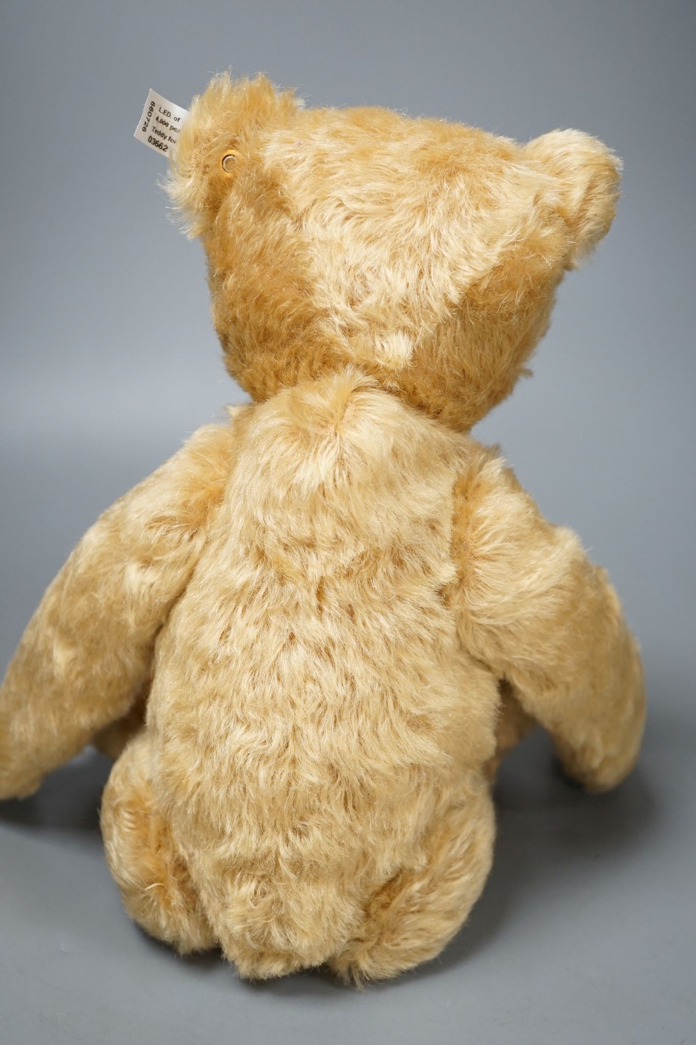 Steiff for British Collectors, 2002, with box and certificate Limited Edition 35cm